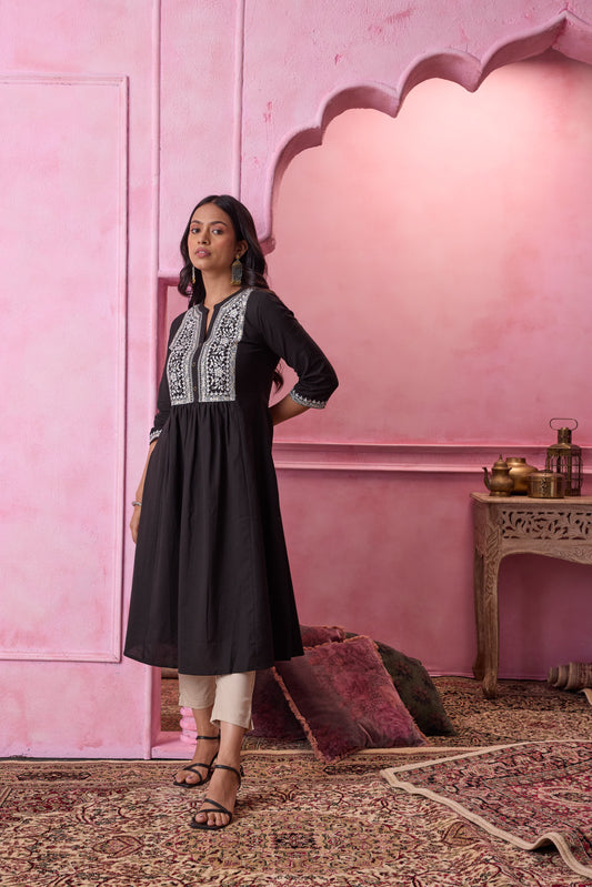 Black Floral Embroidered Kurta