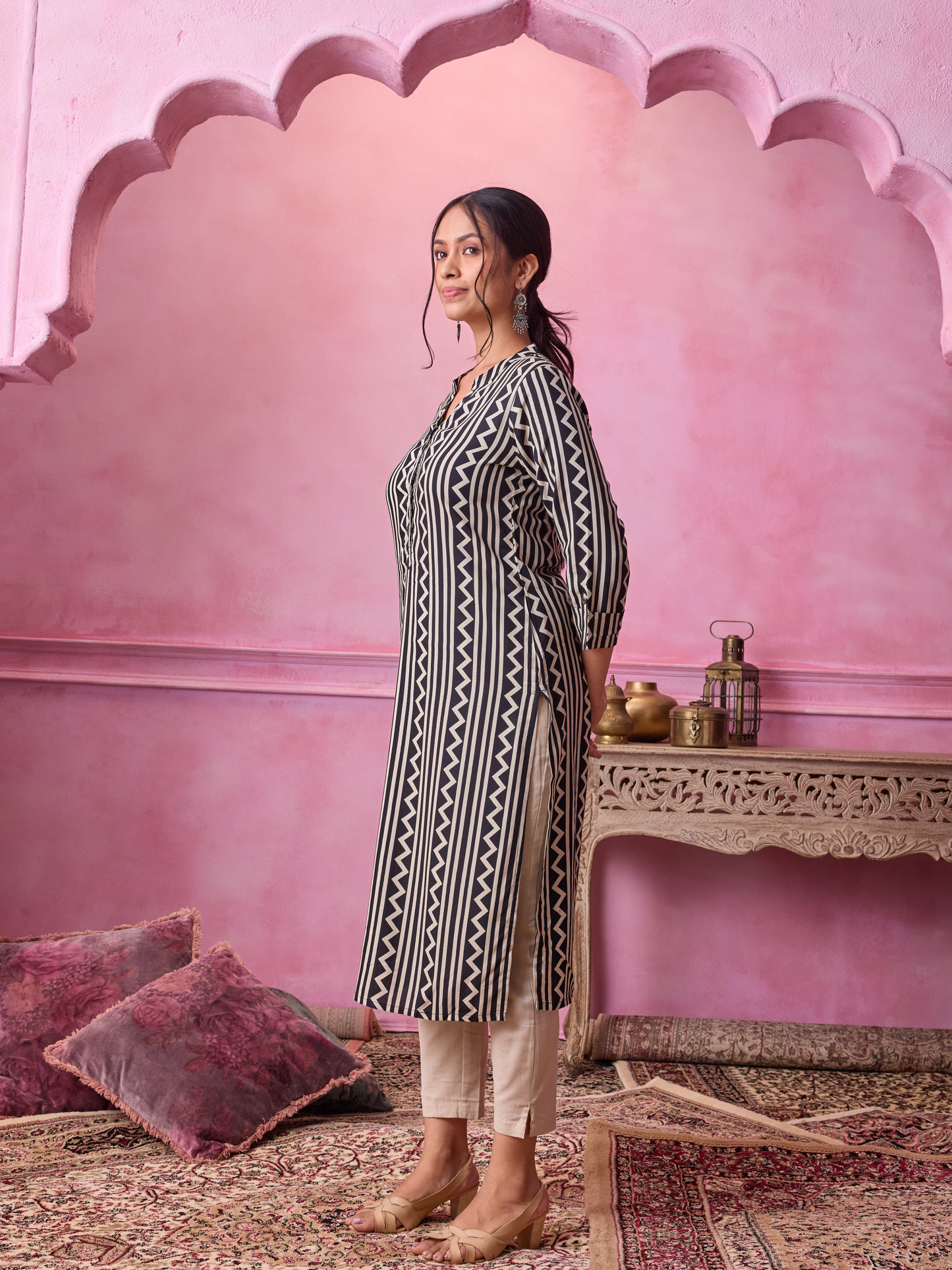 Black & Beige Zigzag Printed Kurta