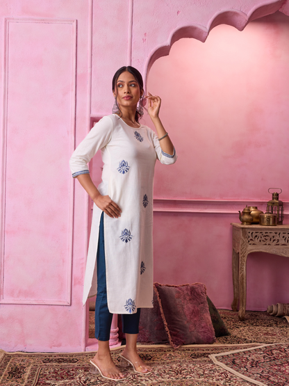 White Ethnic Motifs Embroidered Thread Work Kurta